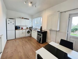 Kitchen Diner- click for photo gallery